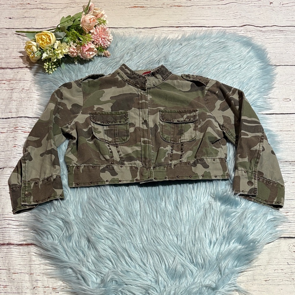 Gadzooks Camo Cropped Studded Bird Embroidered Jacket sz M